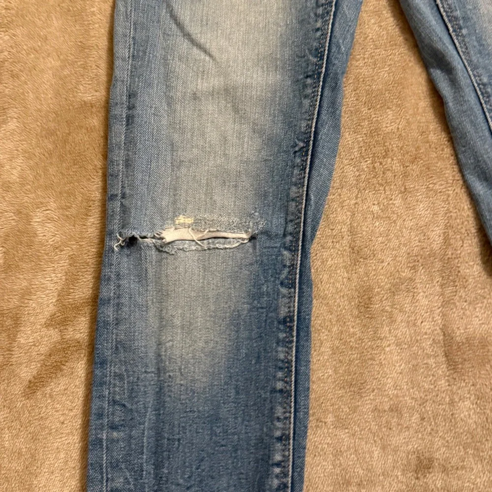 Zara Woman Premium Denim Skinny Jeans Blue Distressed Raw Hem Size 2